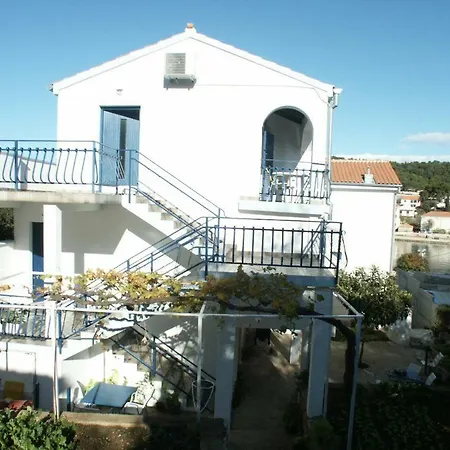 815c Tisno