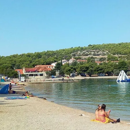 815c * Tisno